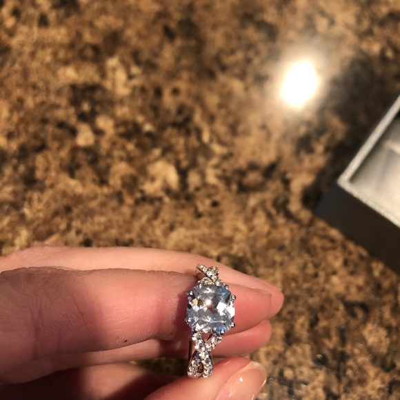 White Sapphire Ring - Picture 4 of 7